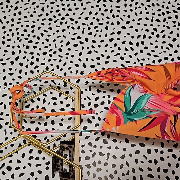 New dress xl with cutouts - Picture 2 of 4